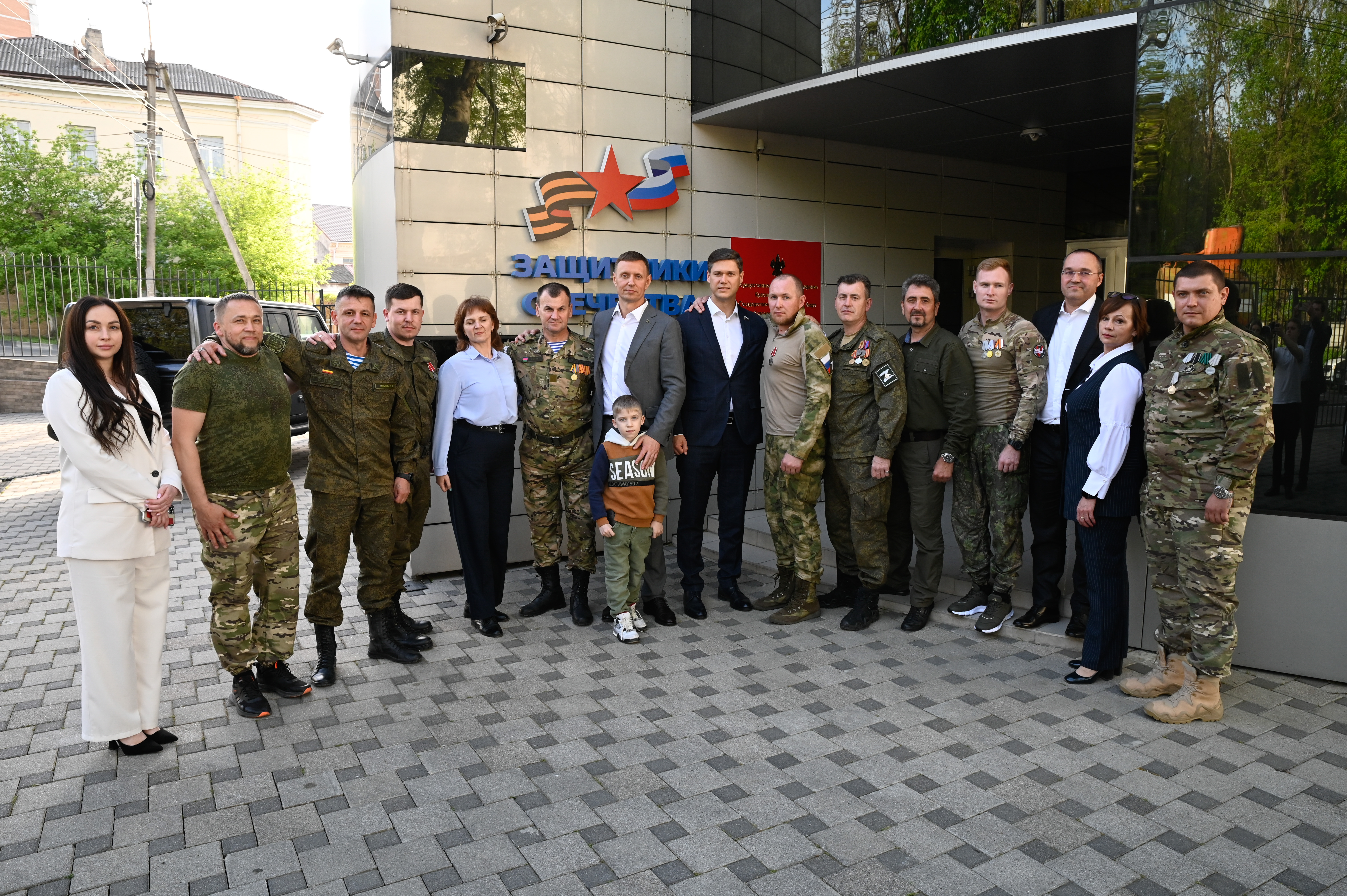 Глава Новороссийска вместе с депутатом Государственной думы встретились с участниками специальной военной операции