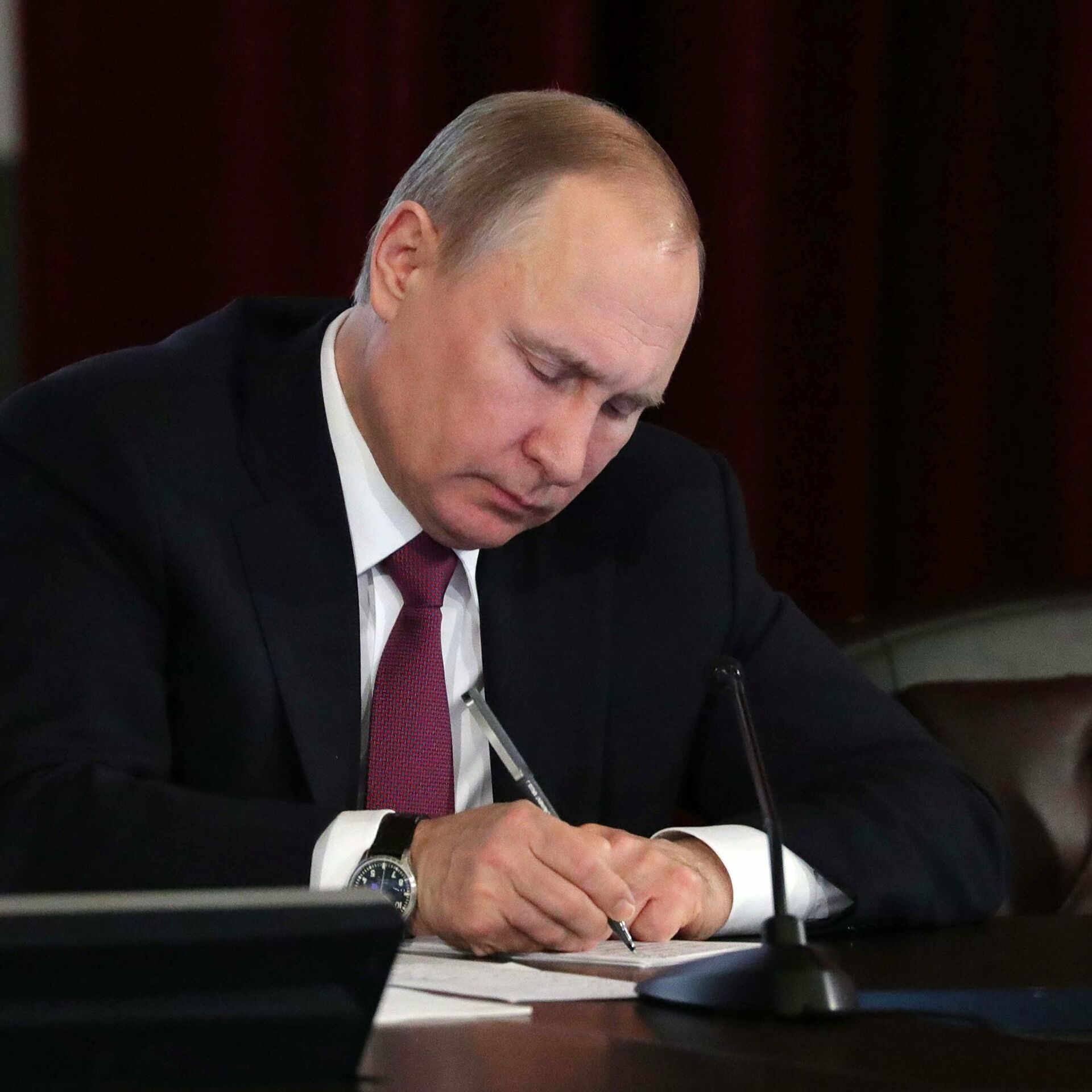 Президент В.В. Путин подписал Указ «О Военно-морском флаге Российской Федерации»